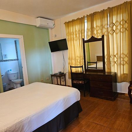 Palm Bay Guest House & Restaurant Бухта Монтего Экстерьер фото