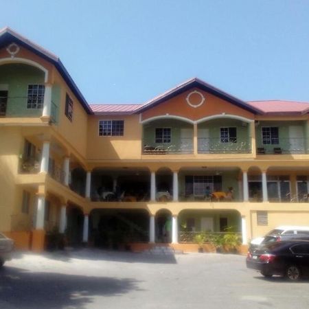Palm Bay Guest House & Restaurant Бухта Монтего Экстерьер фото