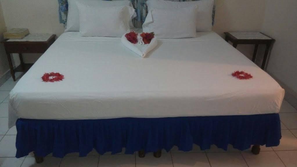 Palm Bay Guest House & Restaurant Бухта Монтего Экстерьер фото