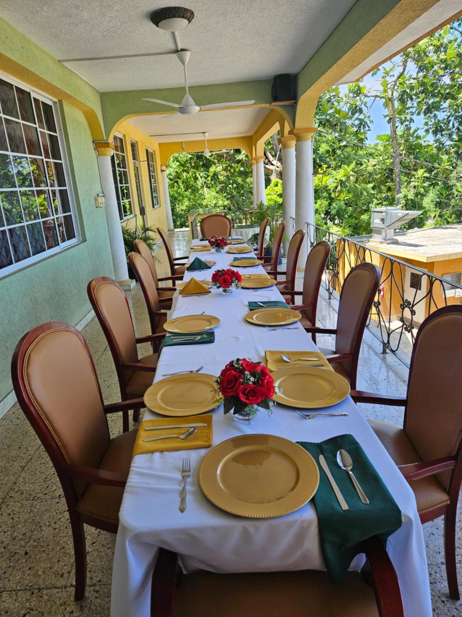 Palm Bay Guest House & Restaurant Бухта Монтего Экстерьер фото