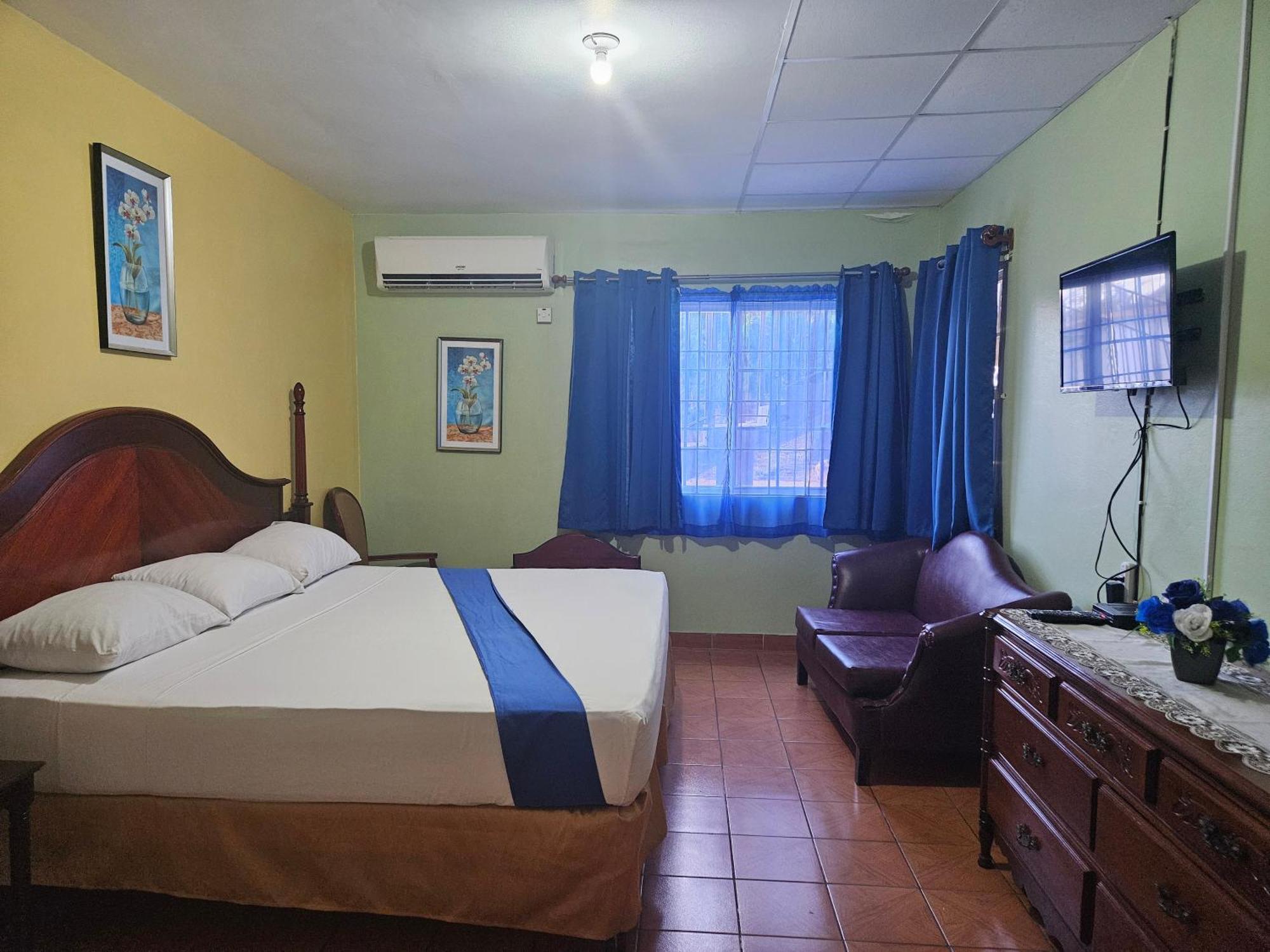 Palm Bay Guest House & Restaurant Бухта Монтего Экстерьер фото