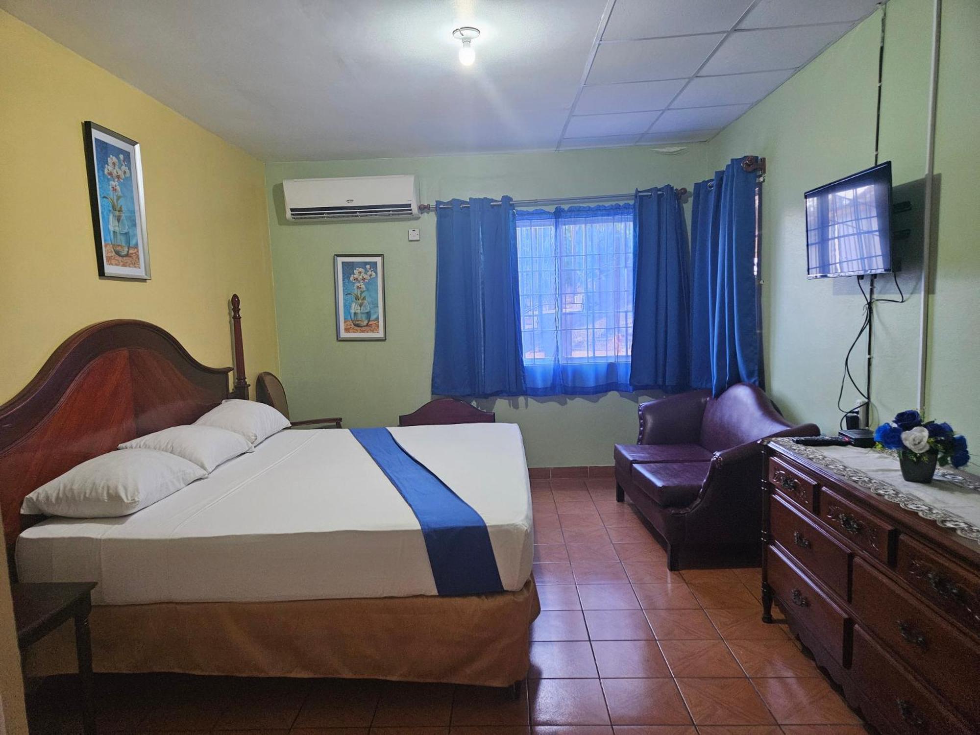 Palm Bay Guest House & Restaurant Бухта Монтего Экстерьер фото