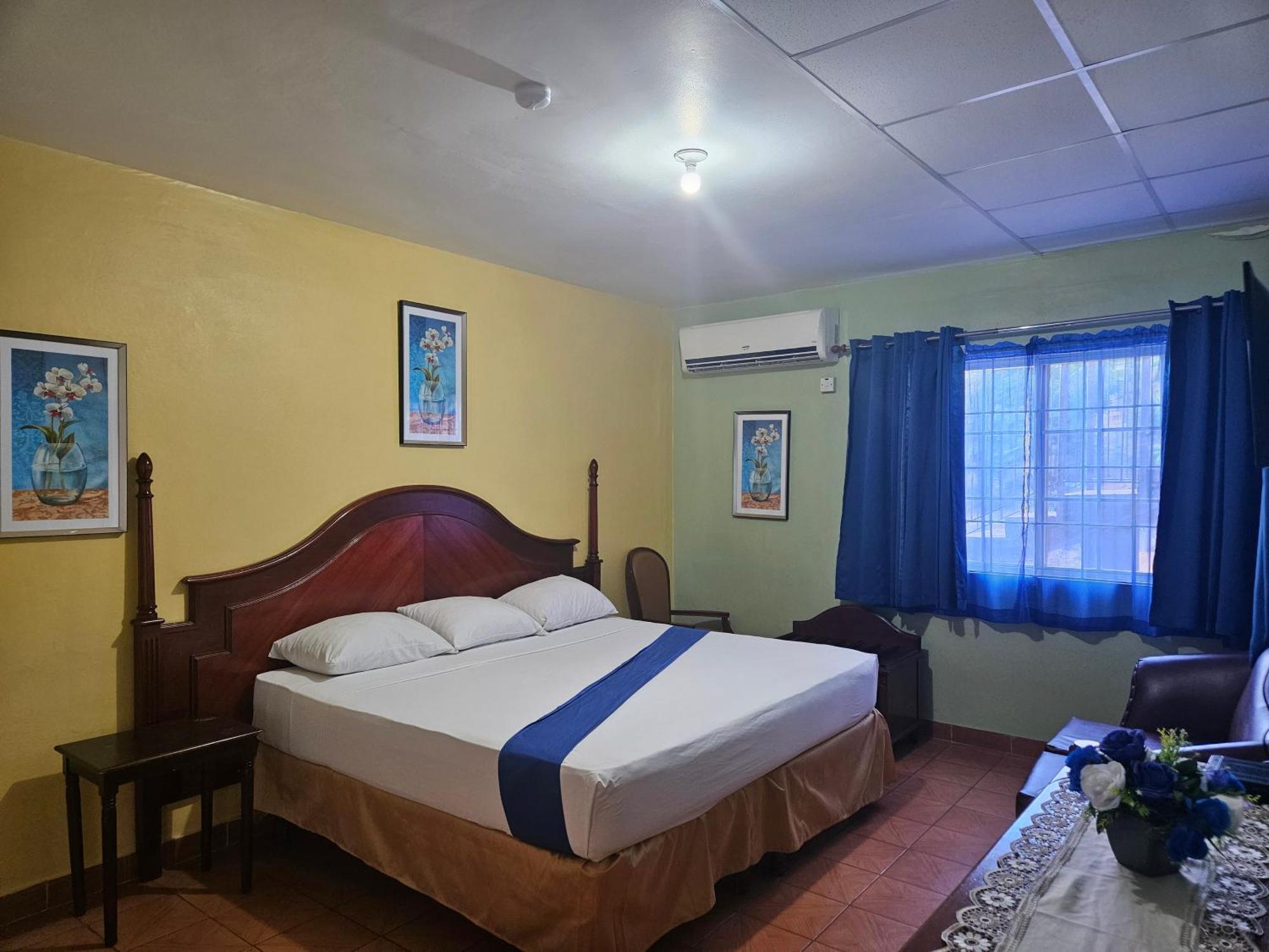 Palm Bay Guest House & Restaurant Бухта Монтего Экстерьер фото