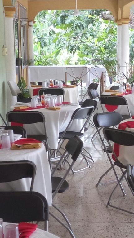 Palm Bay Guest House & Restaurant Бухта Монтего Экстерьер фото