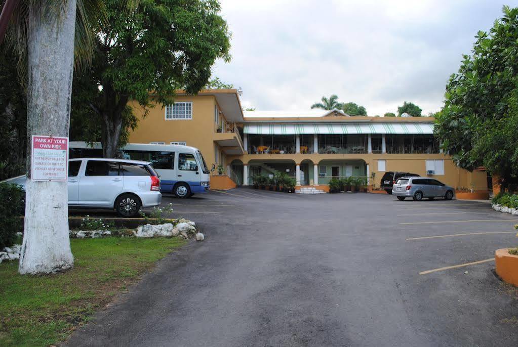 Palm Bay Guest House & Restaurant Бухта Монтего Экстерьер фото