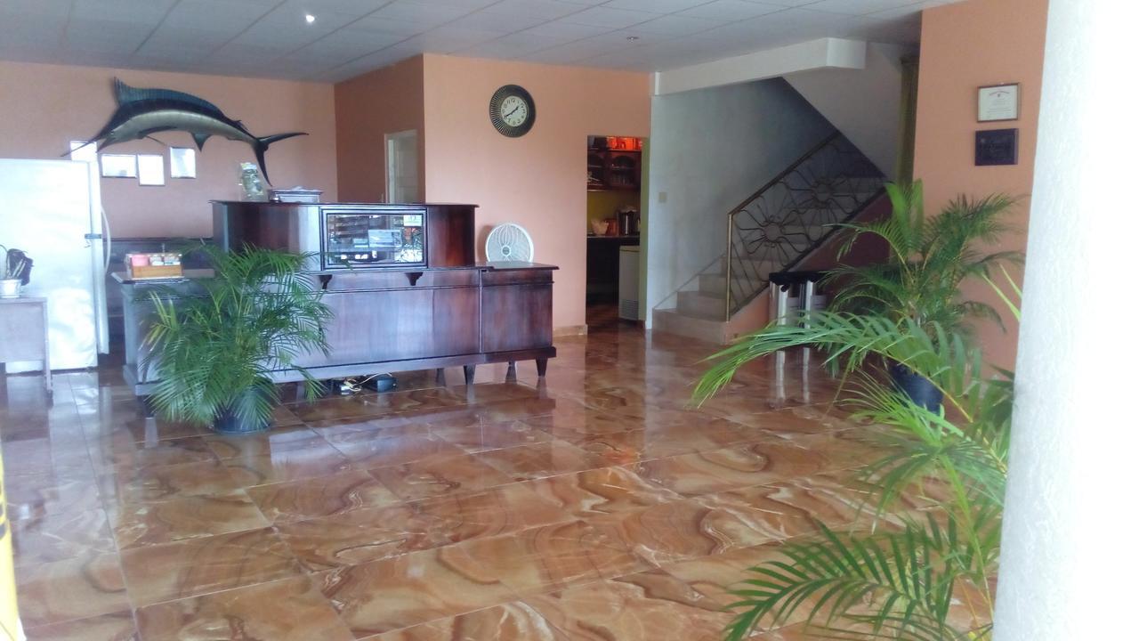 Palm Bay Guest House & Restaurant Бухта Монтего Экстерьер фото